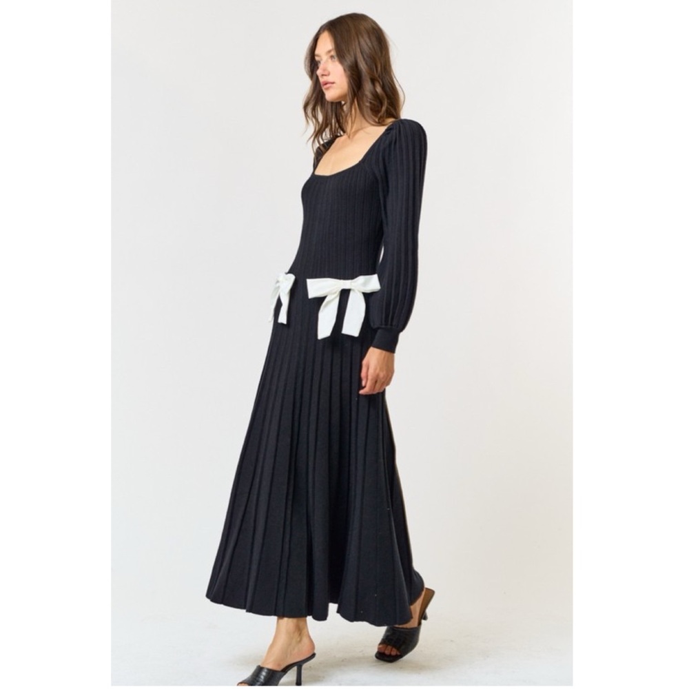 435 • Black Viscose Blend Pleat Knit Scoop Neck White Bows Balloon Sleeve Dress